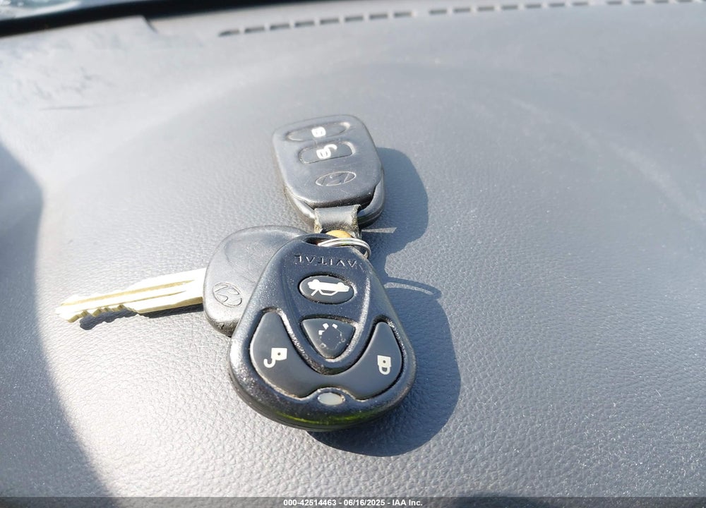 2008 HYUNDAI ACCENT VIN: KMHCN46C08U230211