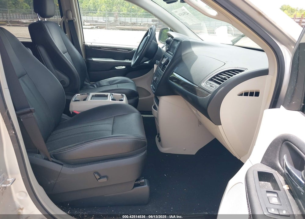 2011 CHRYSLER TOWN & COUNTRY TOURING-L VIN: 2A4RR8DG9BR655859
