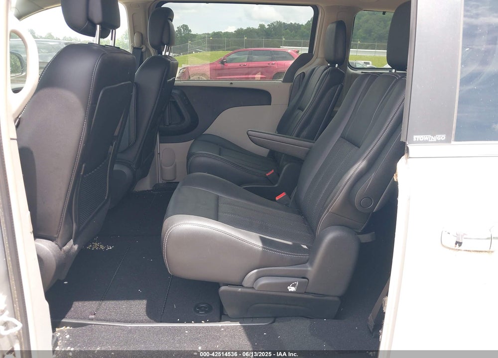 2011 CHRYSLER TOWN & COUNTRY TOURING-L VIN: 2A4RR8DG9BR655859