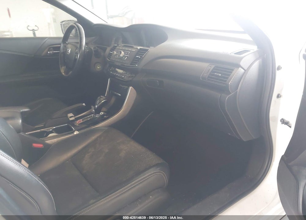 2017 HONDA ACCORD VIN: 1HGCR2F56HA143320
