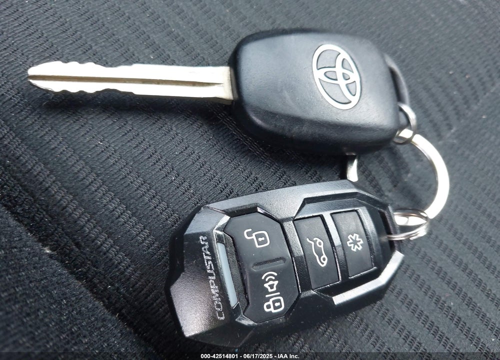 2015 TOYOTA RAV4 XLE VIN: 2T3WFREV0FW135761