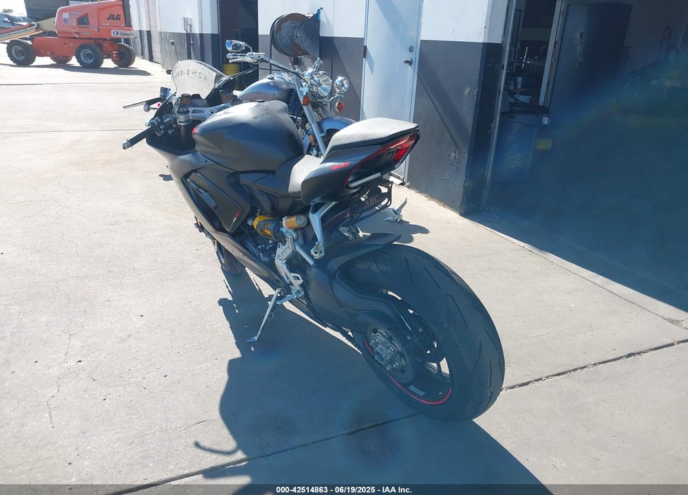 2024 DUCATI PANIGALE V2 VIN: ZDMHAATW6RB014805