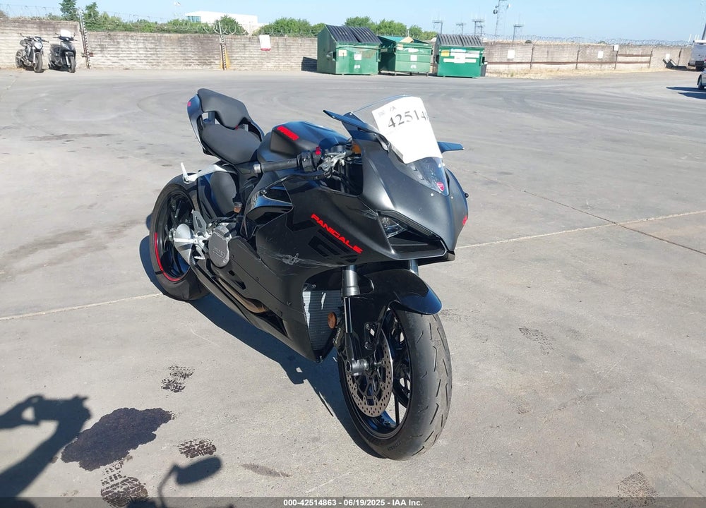 2024 DUCATI PANIGALE V2 VIN: ZDMHAATW6RB014805