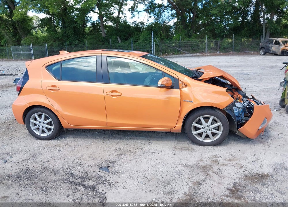 2015 TOYOTA PRIUS C VIN: JTDKDTB34F1090732