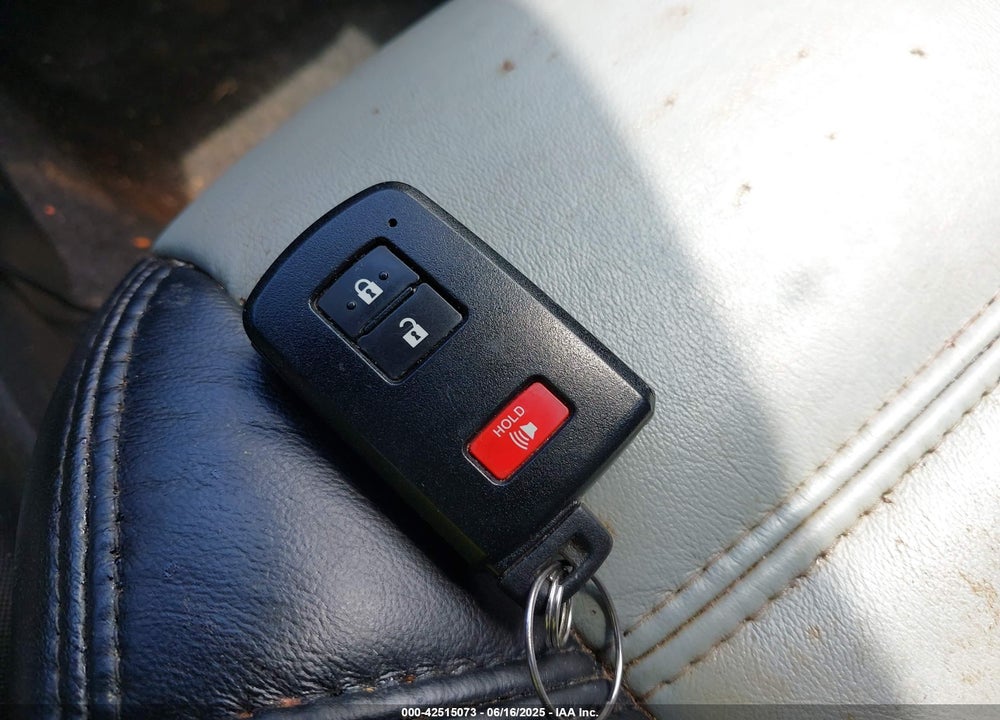 2015 TOYOTA PRIUS C VIN: JTDKDTB34F1090732