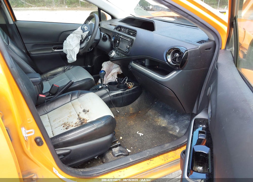 2015 TOYOTA PRIUS C VIN: JTDKDTB34F1090732