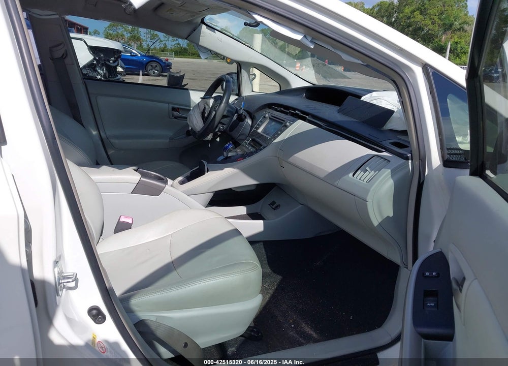 2013 TOYOTA PRIUS TWO VIN: JTDKN3DU4D1733323