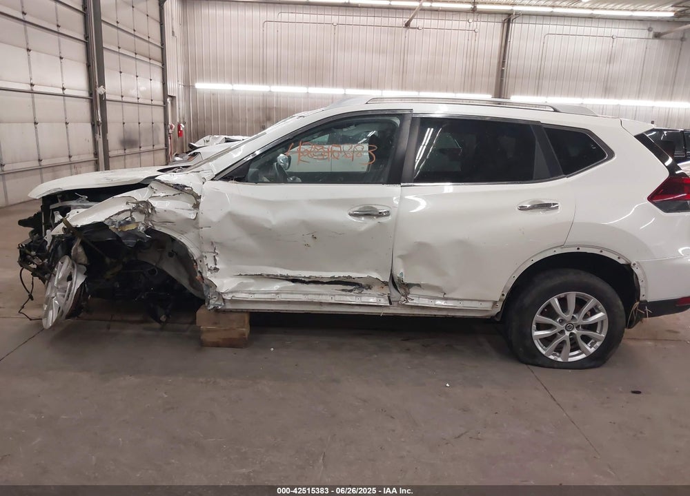 2018 NISSAN ROGUE VIN: KNMAT2MT2JP604217