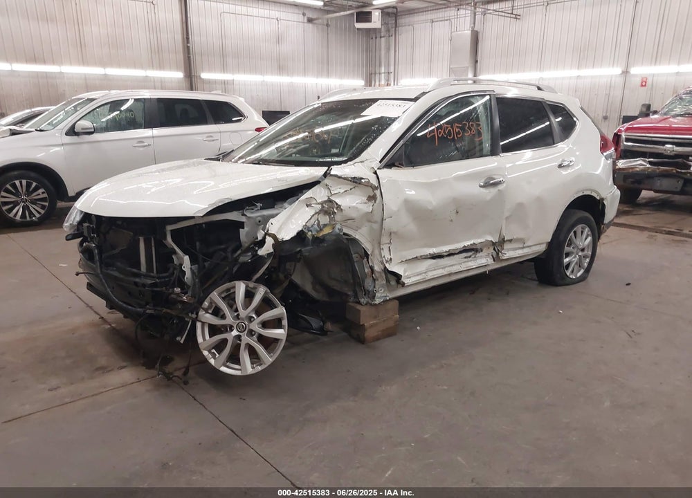 2018 NISSAN ROGUE VIN: KNMAT2MT2JP604217