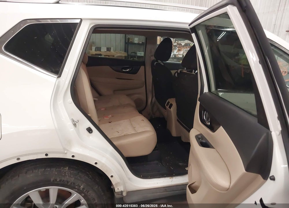 2018 NISSAN ROGUE VIN: KNMAT2MT2JP604217