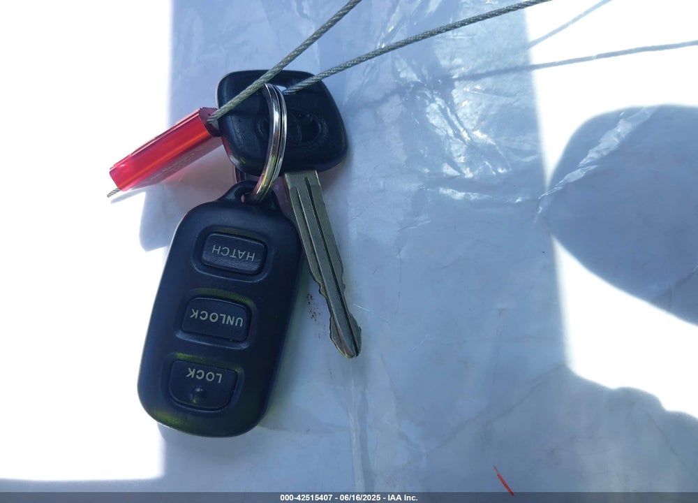 2003 TOYOTA MATRIX VIN: 2T1KR32E03C072772