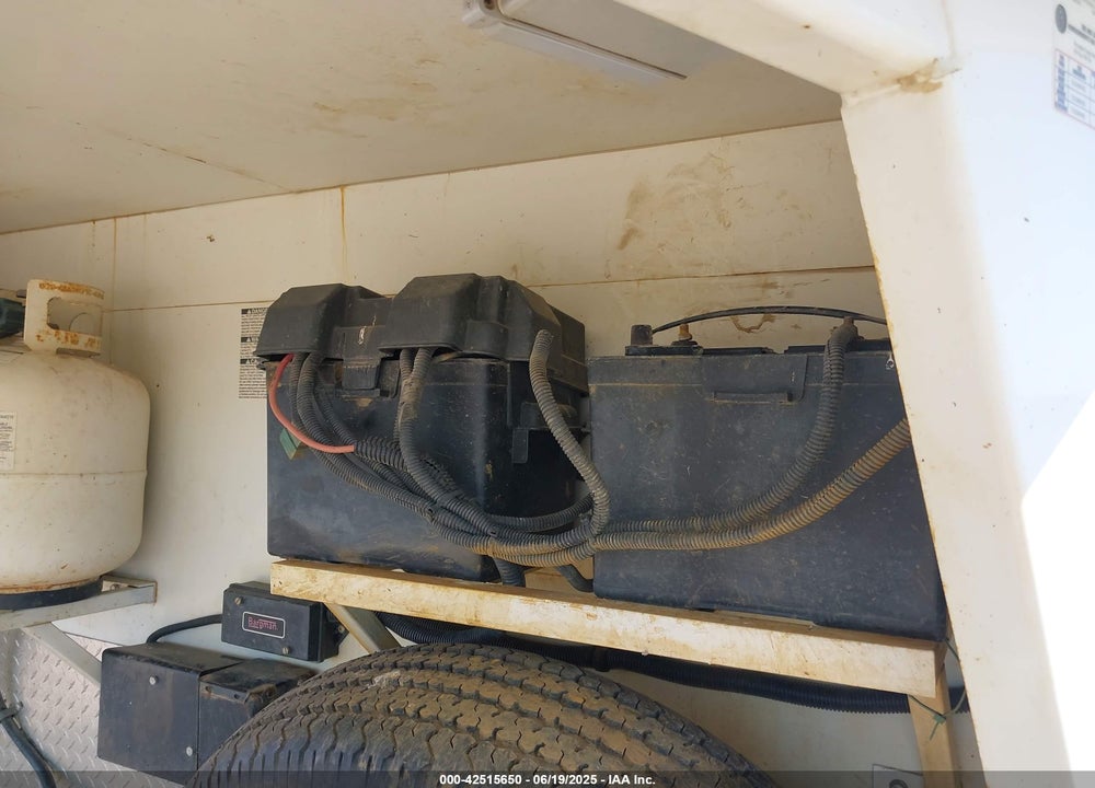 2012 BISON 280 TRAILHEAD HORSE TRAILER VIN: 51Y335727C2002458