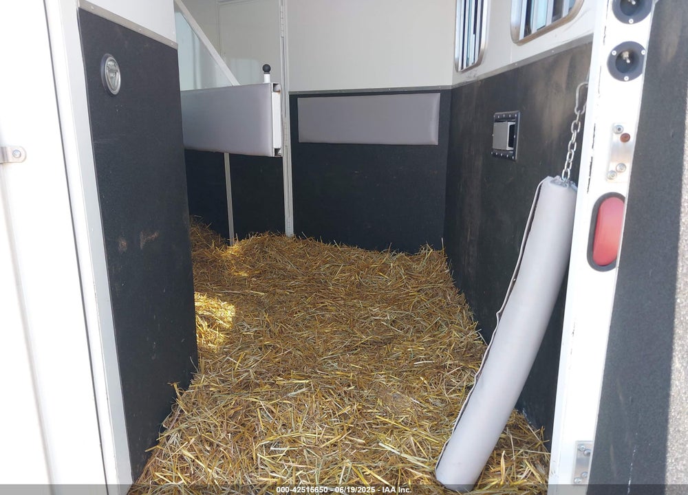2012 BISON 280 TRAILHEAD HORSE TRAILER VIN: 51Y335727C2002458
