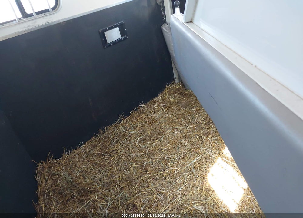 2012 BISON 280 TRAILHEAD HORSE TRAILER VIN: 51Y335727C2002458