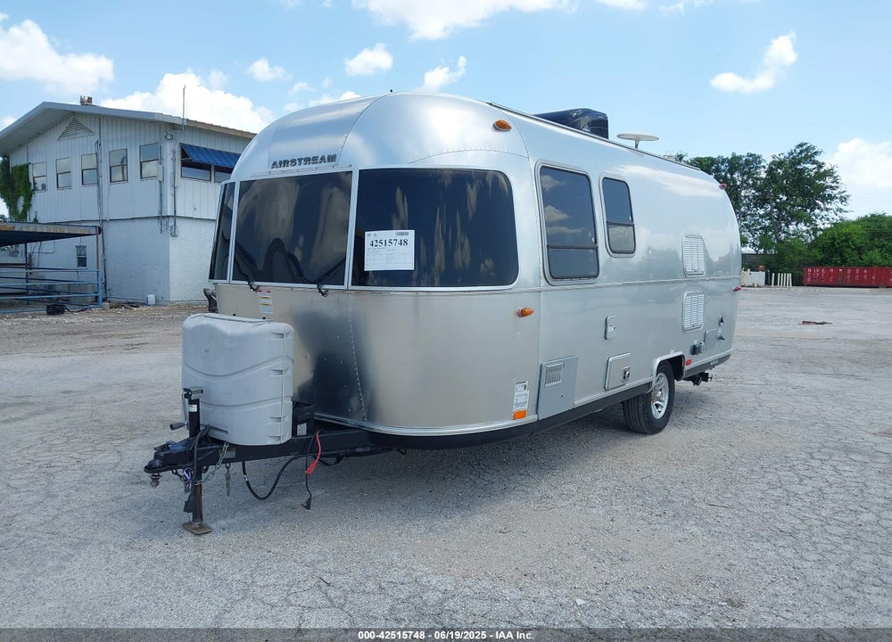 2016 AIRSTREAM BAMBI 22FB VIN: 1STVRTF13GJ535276