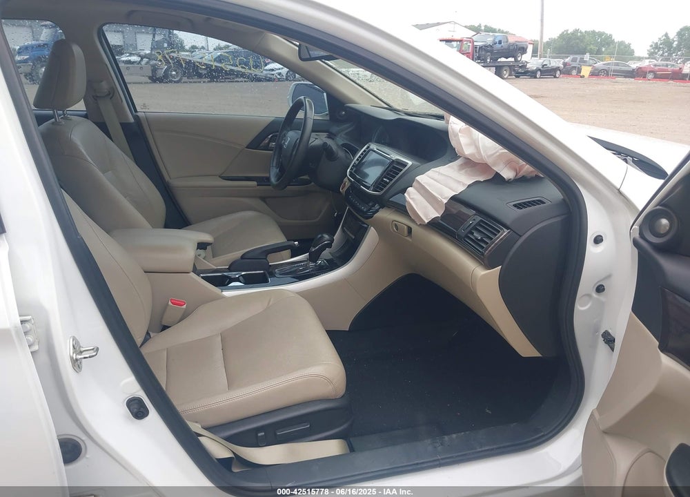 2016 HONDA ACCORD VIN: 1HGCR3F81GA009782