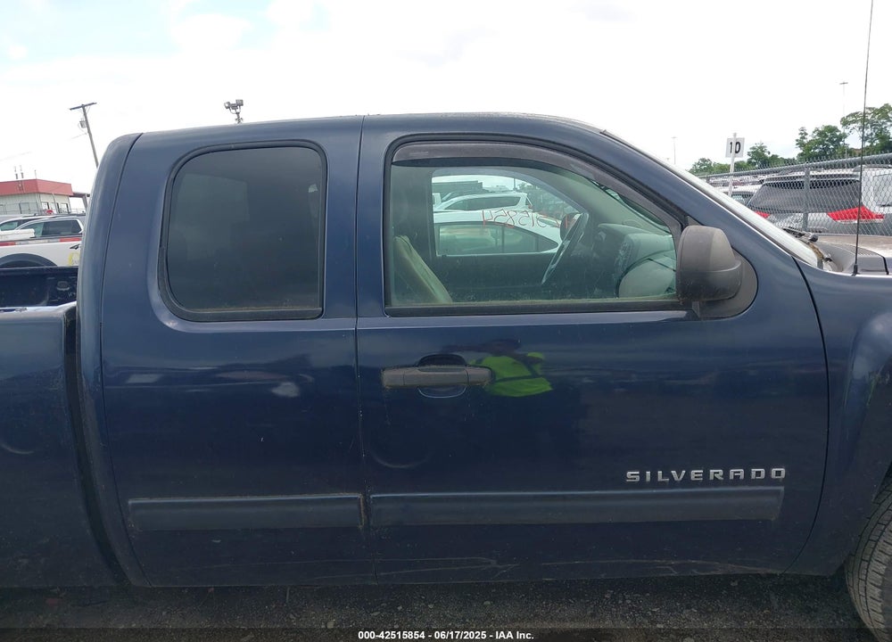 2011 CHEVROLET SILVERADO 1500 LS VIN: 1GCRCREA1BZ369548