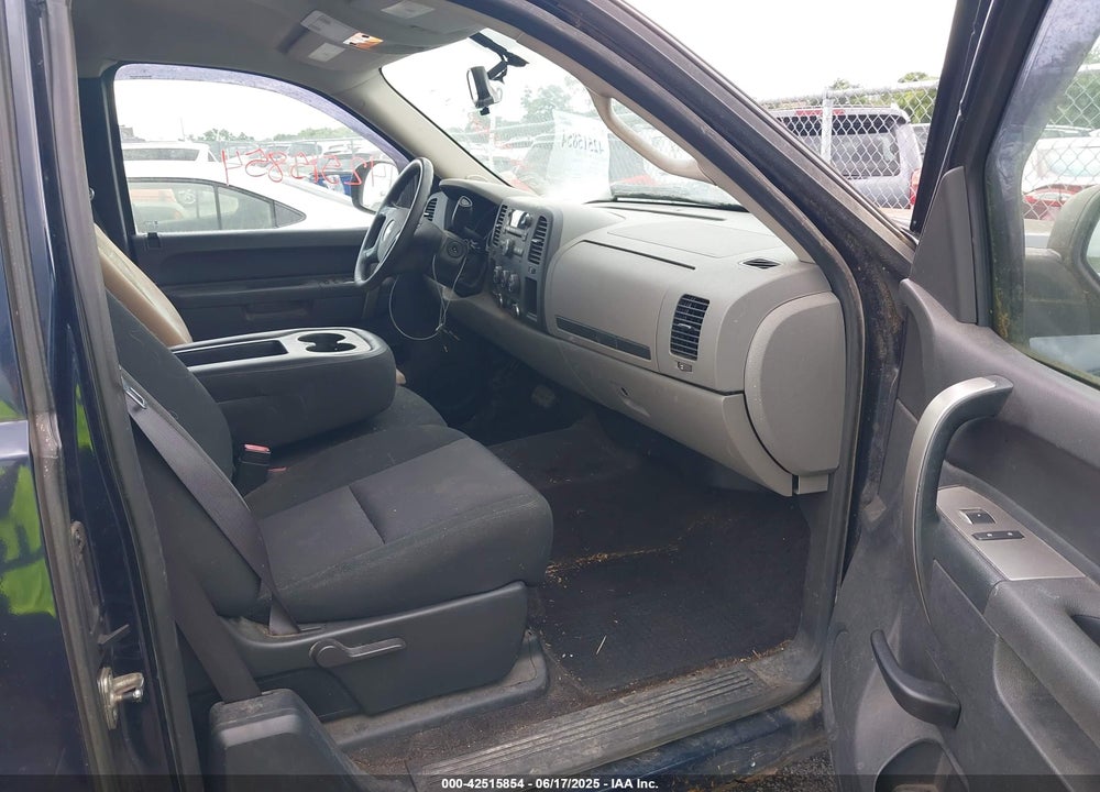 2011 CHEVROLET SILVERADO 1500 LS VIN: 1GCRCREA1BZ369548