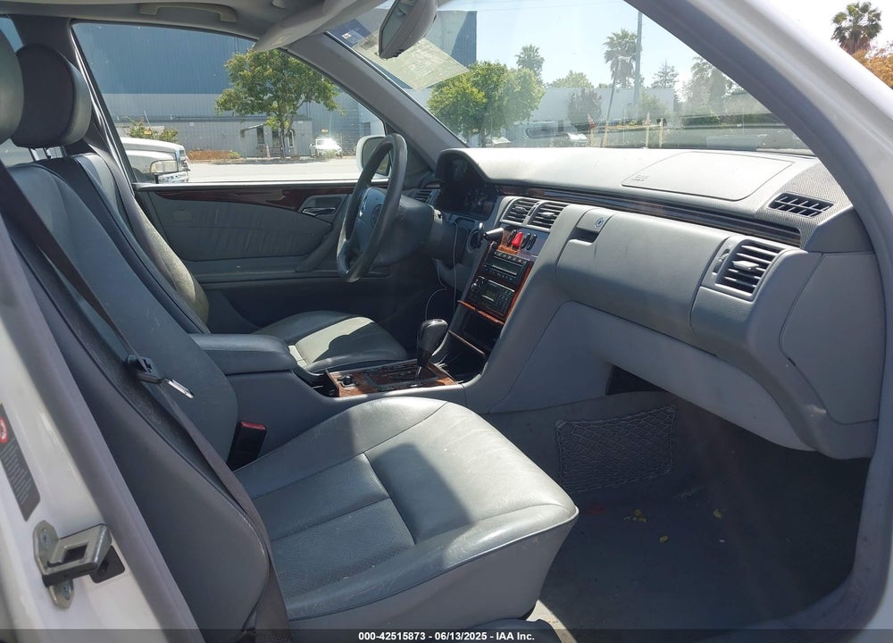2001 MERCEDES-BENZ E 320 VIN: WDBJF65J11B368716