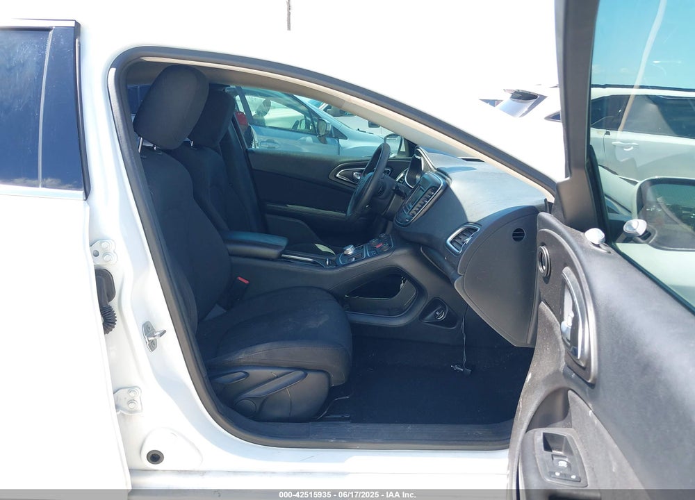 2016 CHRYSLER 200 VIN: 1C3CCCABXGN166243