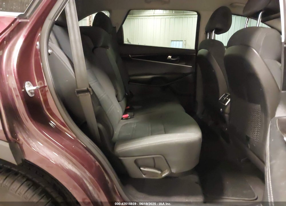2016 KIA SORENTO VIN: 5XYPGDA33GG173882