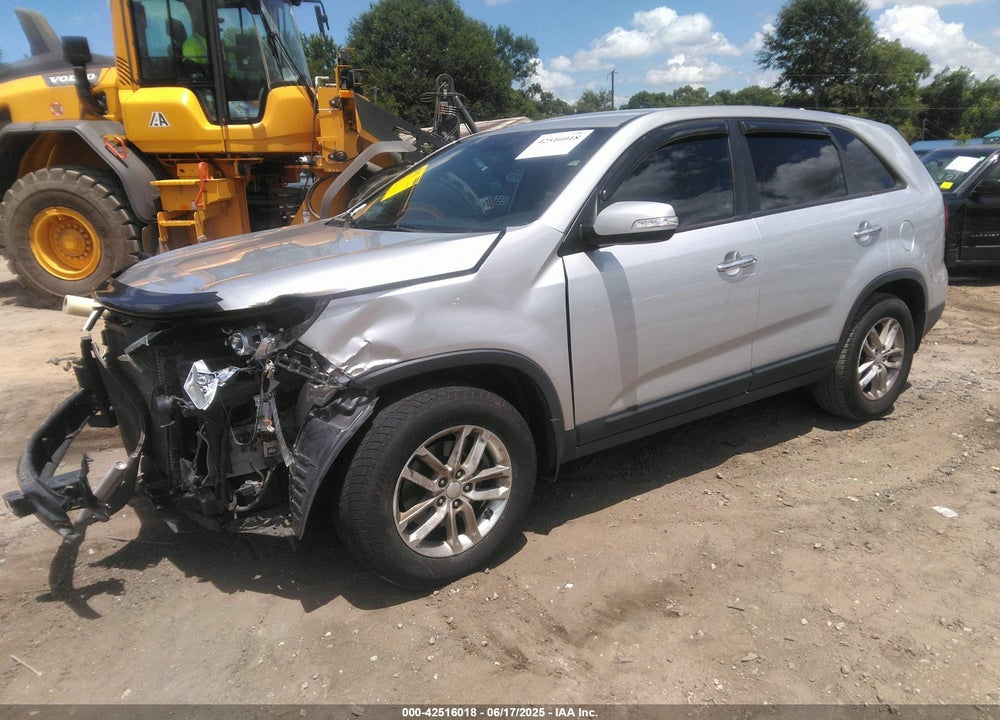 2015 KIA SORENTO LX VIN: 5XYKT3A61FG620296