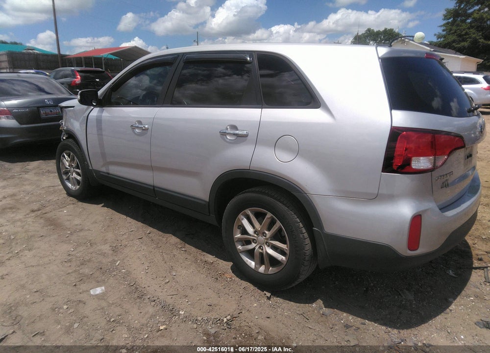 2015 KIA SORENTO LX VIN: 5XYKT3A61FG620296