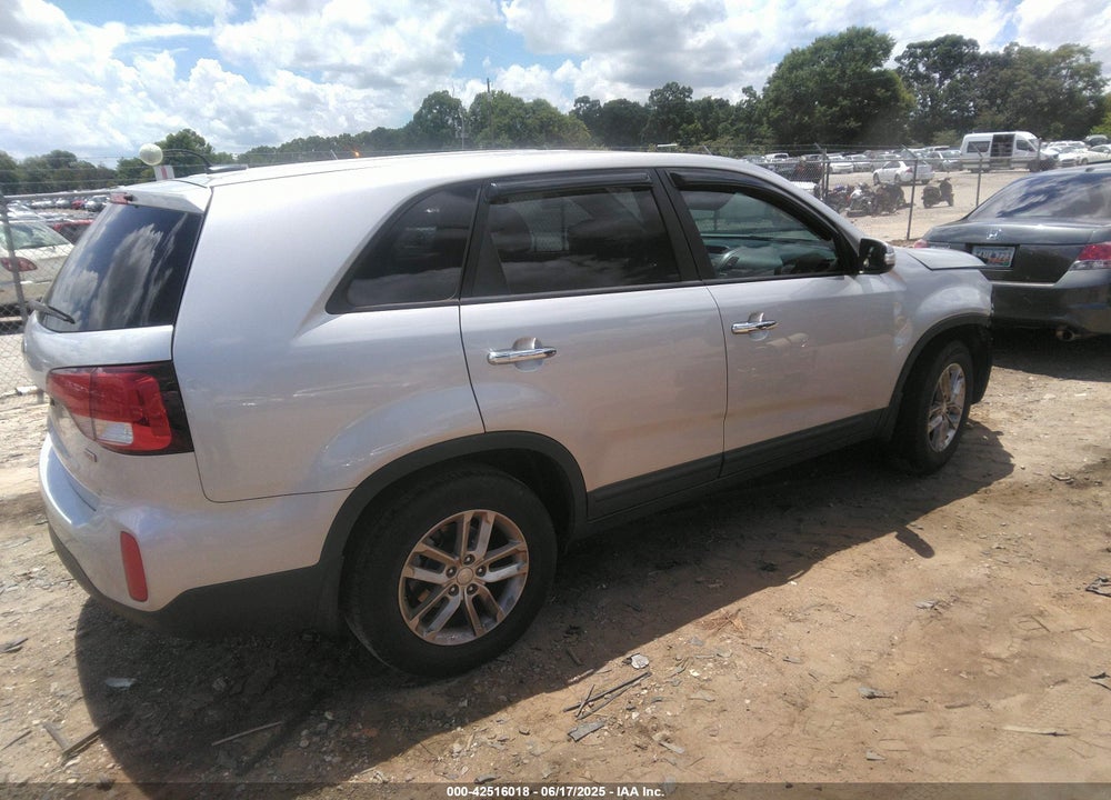 2015 KIA SORENTO LX VIN: 5XYKT3A61FG620296