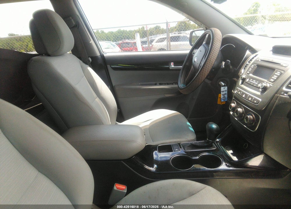 2015 KIA SORENTO LX VIN: 5XYKT3A61FG620296