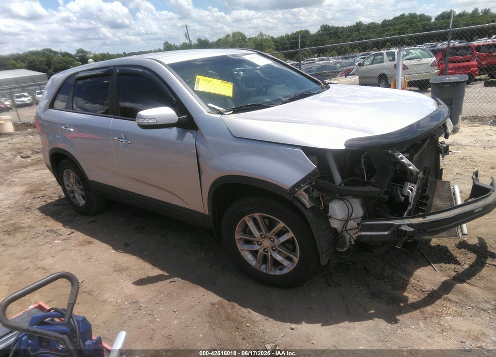 2015 KIA SORENTO LX VIN: 5XYKT3A61FG620296