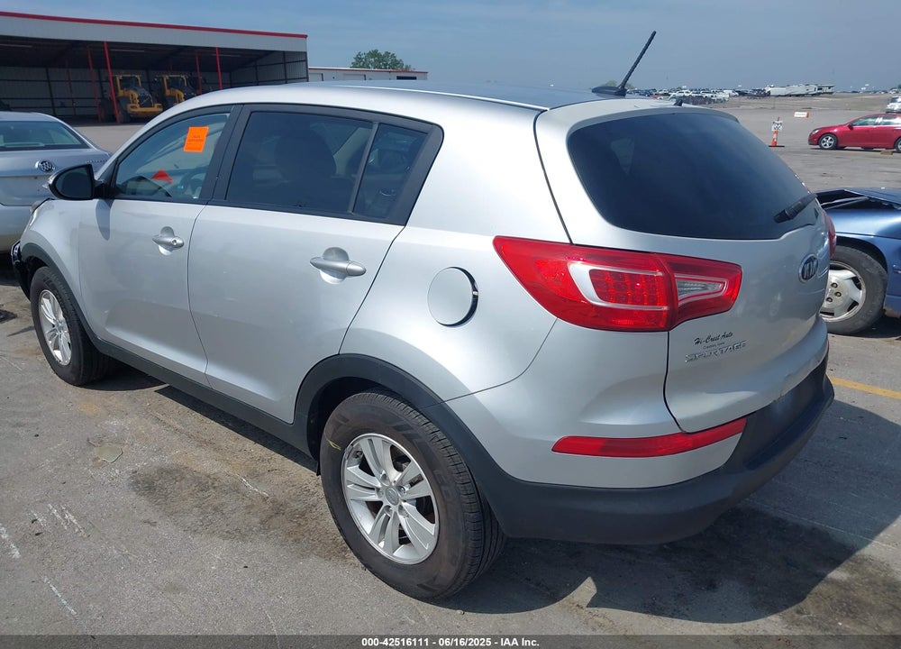 2011 KIA SPORTAGE VIN: KNDPBCA25B7043527
