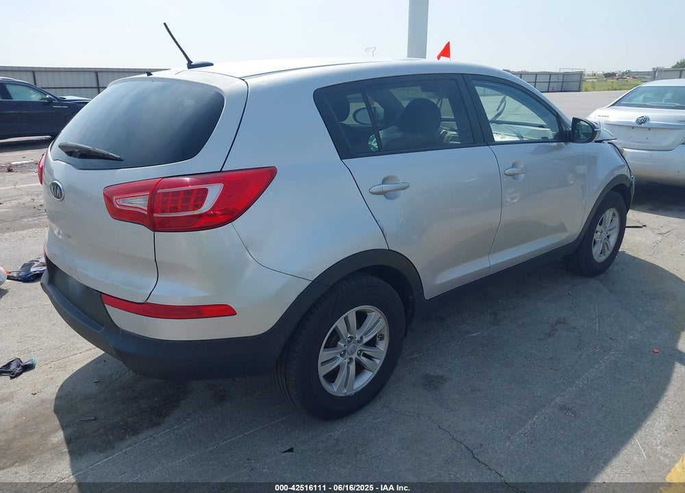 2011 KIA SPORTAGE VIN: KNDPBCA25B7043527