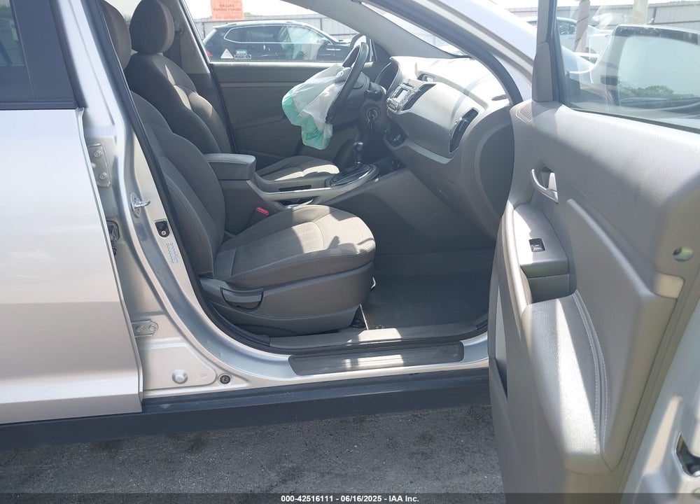 2011 KIA SPORTAGE VIN: KNDPBCA25B7043527