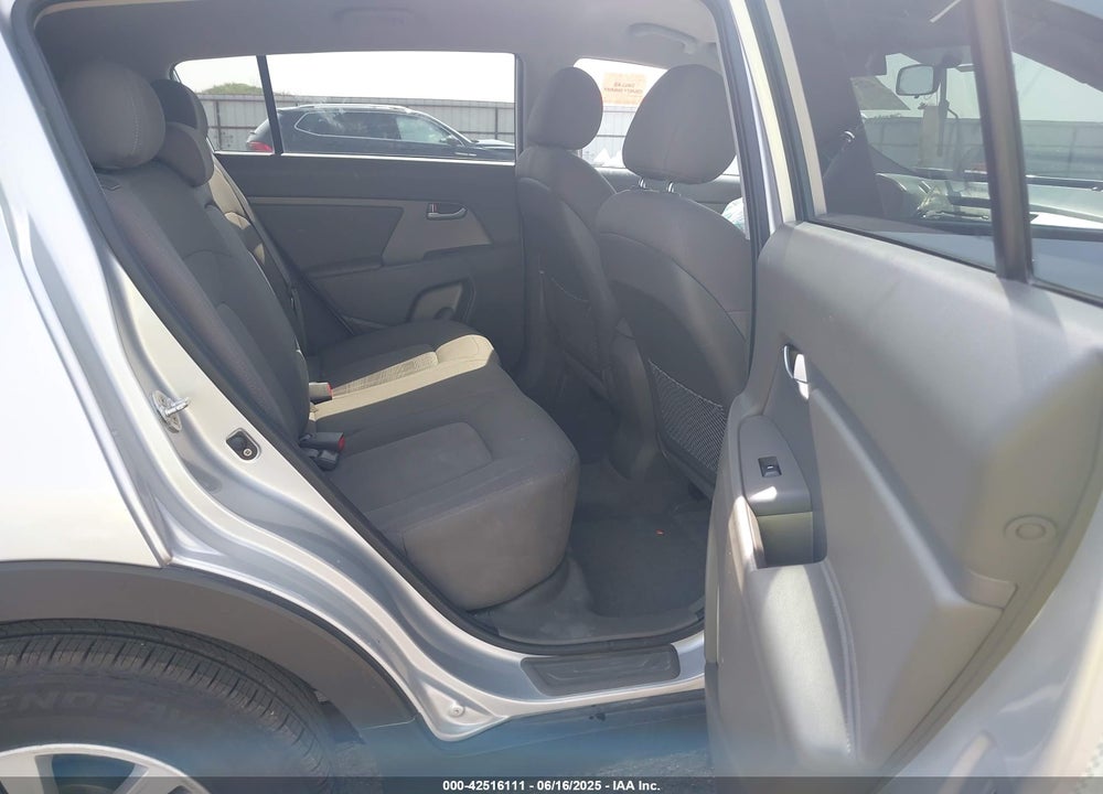 2011 KIA SPORTAGE VIN: KNDPBCA25B7043527