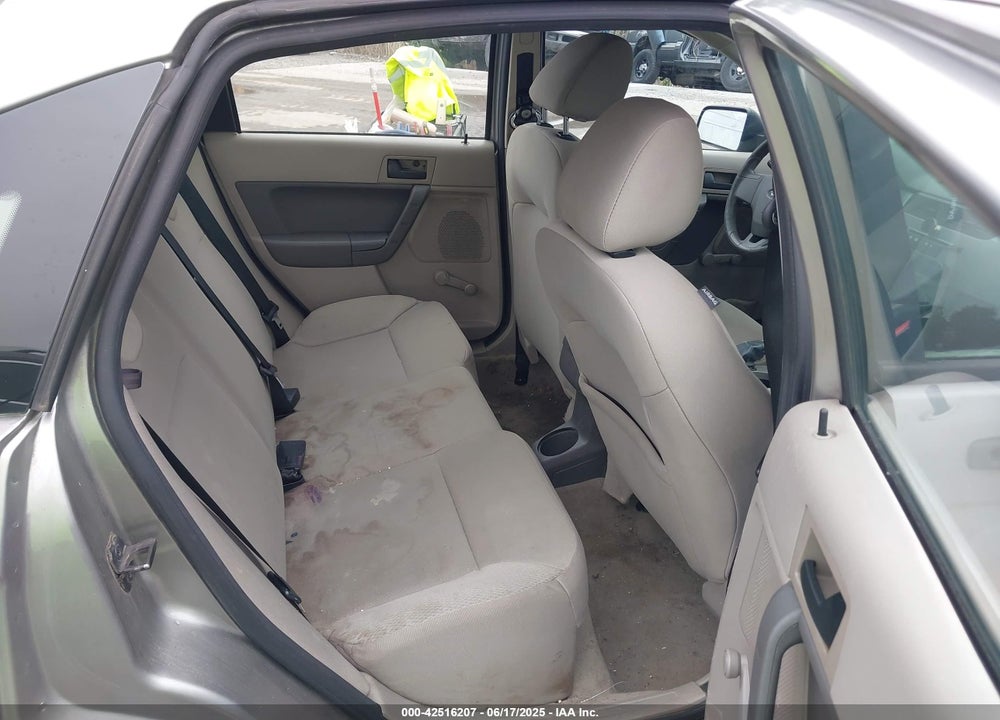 2008 FORD FOCUS S VIN: 1FAHP34N58W284732