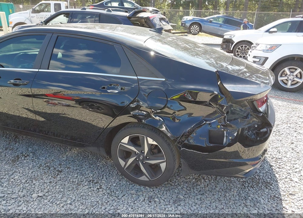 2022 HYUNDAI ELANTRA VIN: 5NPLP4AG1NH066160