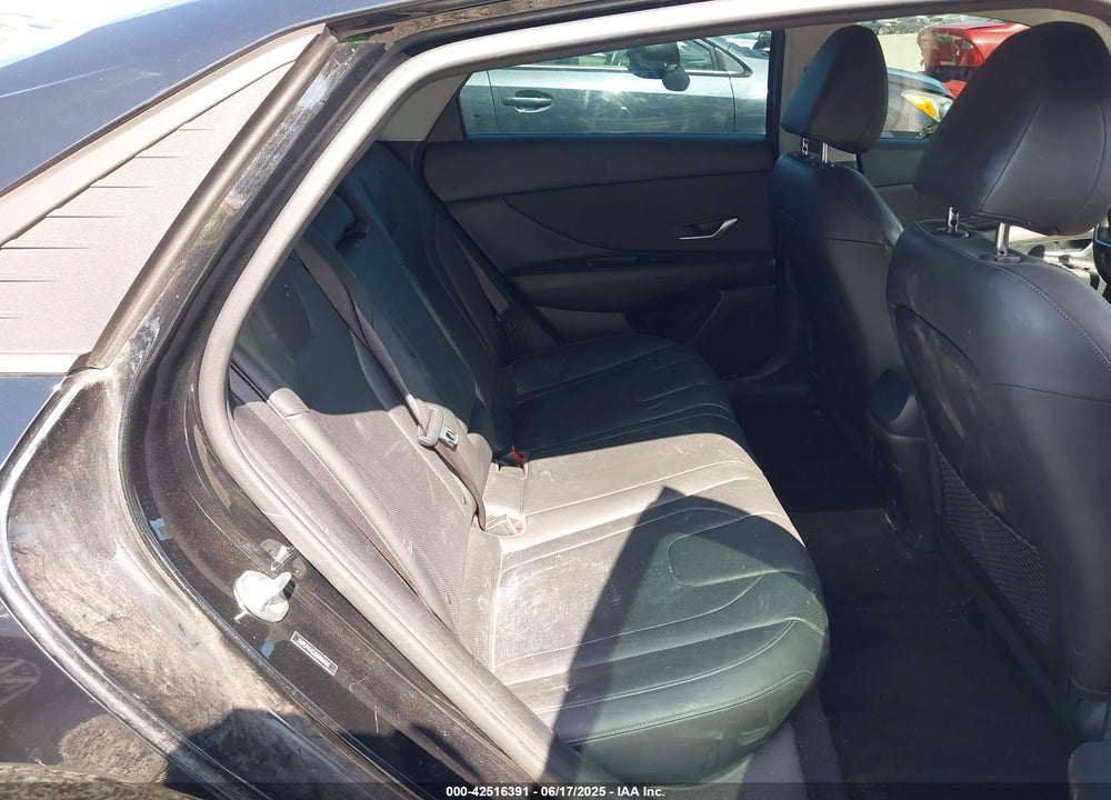 2022 HYUNDAI ELANTRA VIN: 5NPLP4AG1NH066160