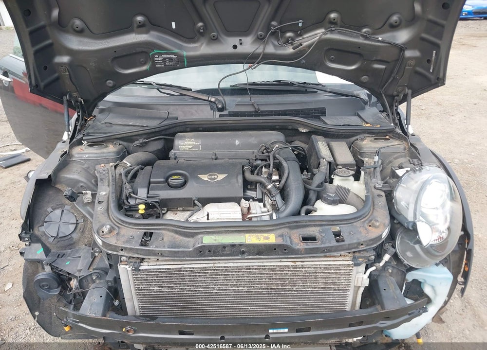 2011 MINI COOPER S VIN: WMWSV3C58BTY13412