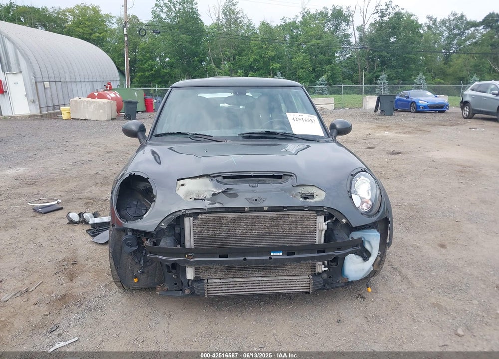 2011 MINI COOPER S VIN: WMWSV3C58BTY13412