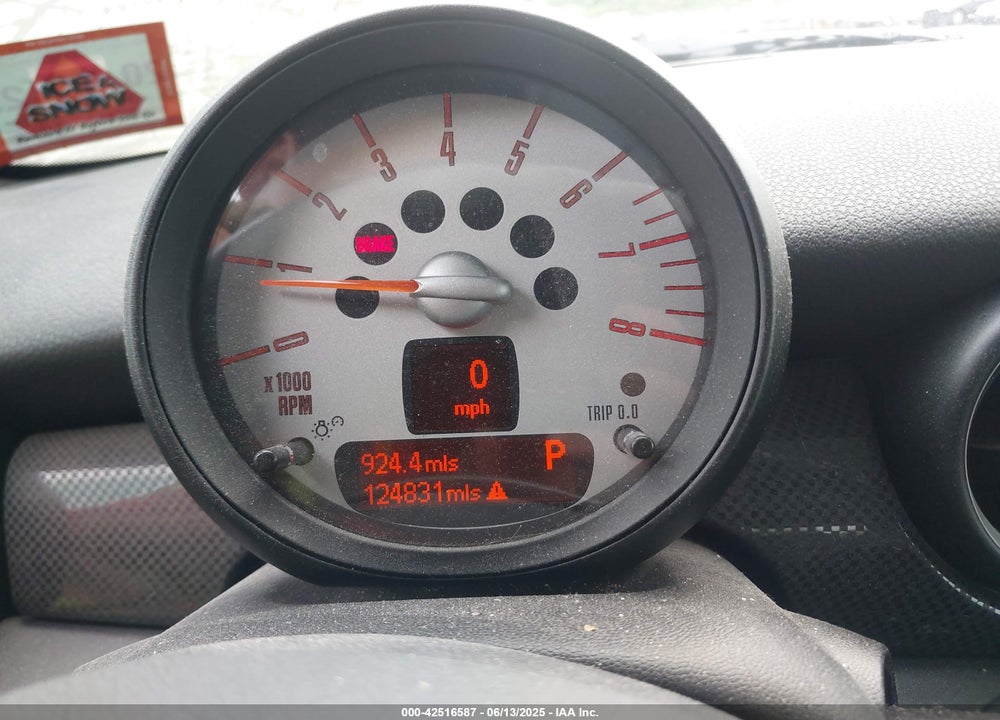 2011 MINI COOPER S VIN: WMWSV3C58BTY13412