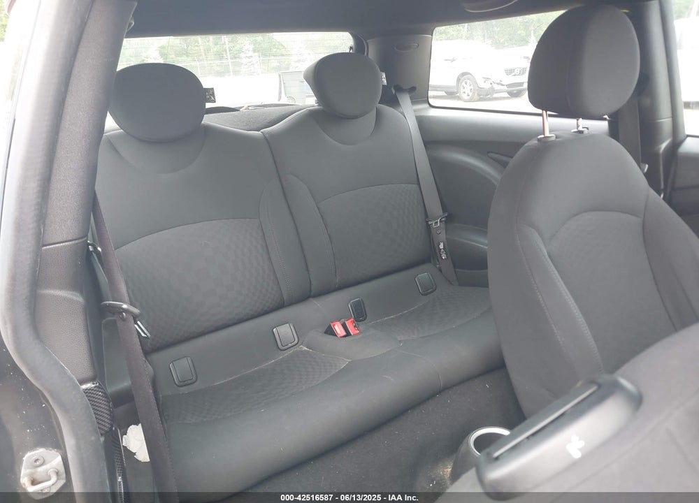 2011 MINI COOPER S VIN: WMWSV3C58BTY13412