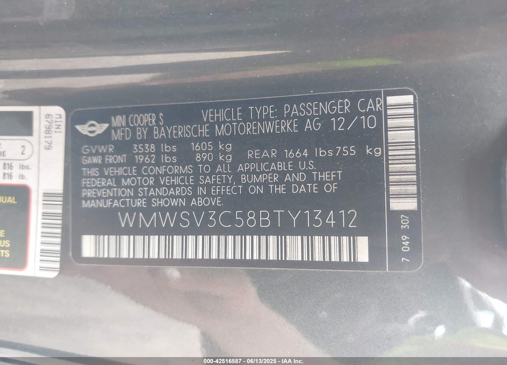 2011 MINI COOPER S VIN: WMWSV3C58BTY13412