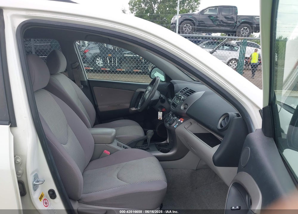 2008 TOYOTA RAV4 BASE V6 VIN: JTMBK33V685067227