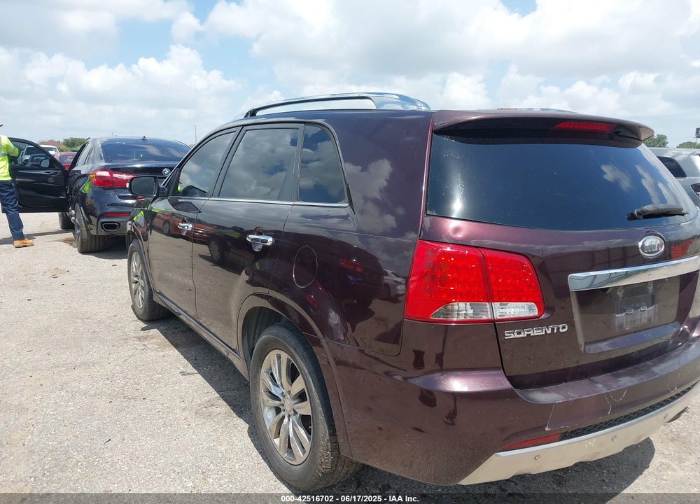 2011 KIA SORENTO VIN: 5XYKW4A24BG172804