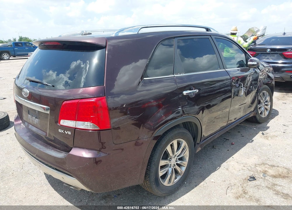 2011 KIA SORENTO VIN: 5XYKW4A24BG172804