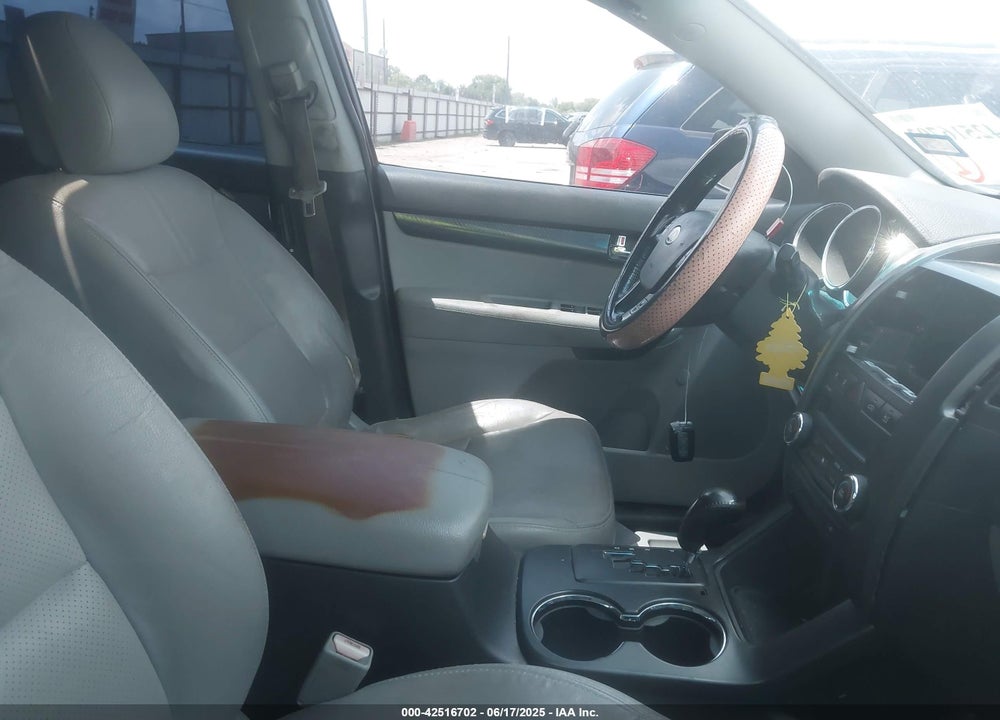 2011 KIA SORENTO VIN: 5XYKW4A24BG172804