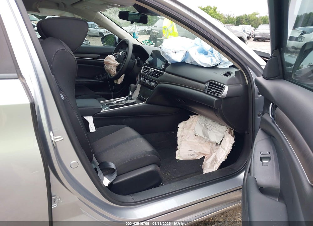 2018 HONDA ACCORD VIN: 1HGCV1F47JA215631