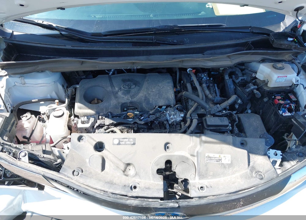 2024 TOYOTA SIENNA XLE VIN: 5TDJRKEC8RS220344