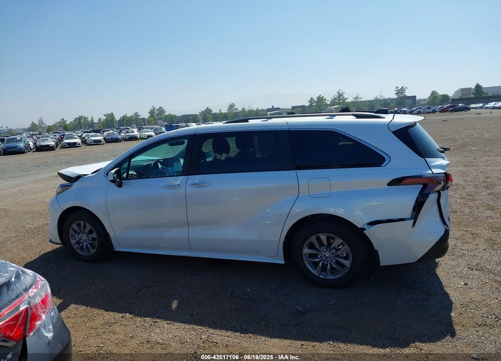 2024 TOYOTA SIENNA XLE VIN: 5TDJRKEC8RS220344