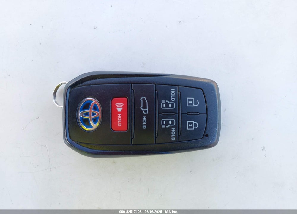 2024 TOYOTA SIENNA XLE VIN: 5TDJRKEC8RS220344